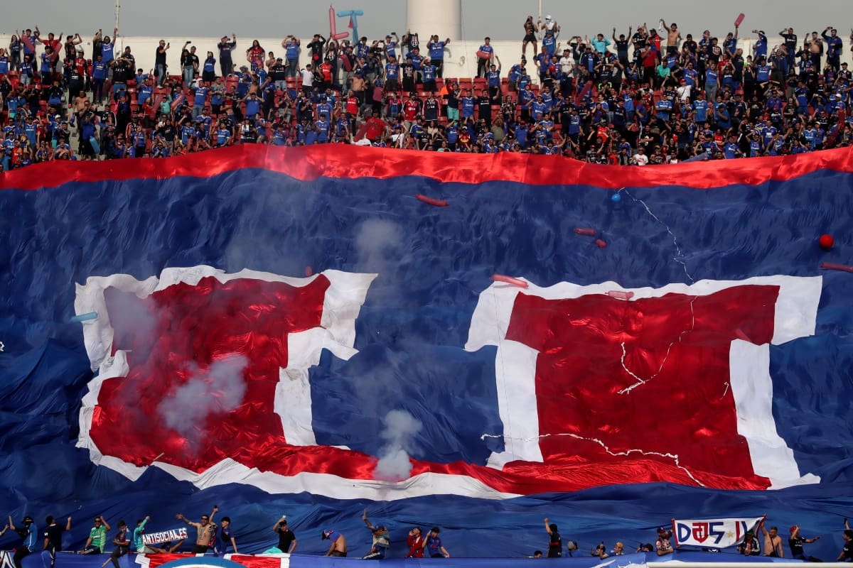 La barra Los De Abajo amenazó con suspender el partido ante Audax