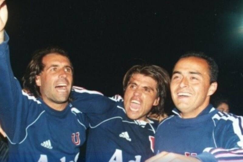 Se consagró campeón de la Copa Chile 2000.