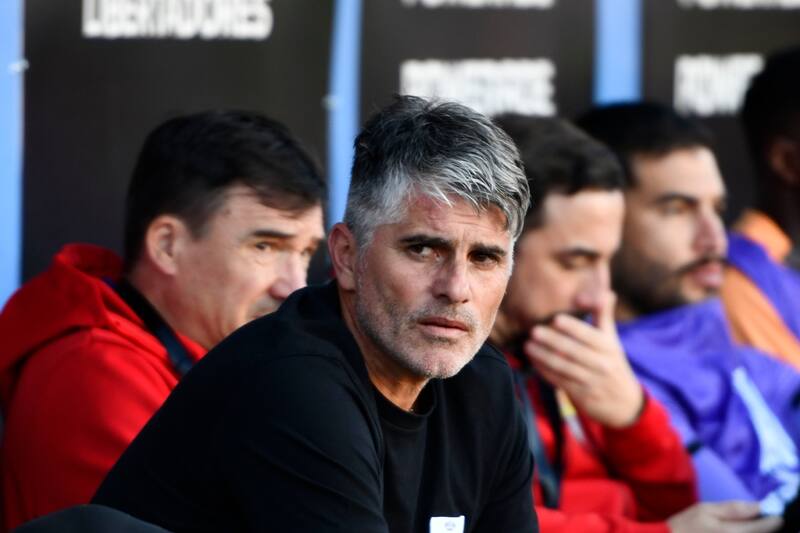 Diego López dirigiendo a Barcelona ante Cobresal.
