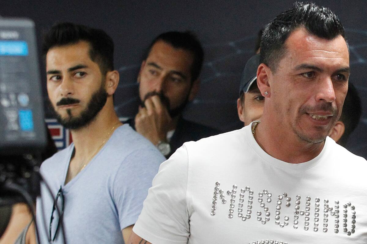 Johnny Herrera y Esteban Paredes en el SIFUP.