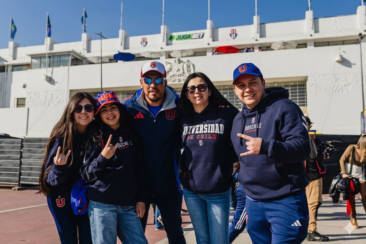 Hincha de la U (primera de izquierda a derecha) vetada confiesa qué le grito a Paqui y revela llamada de Azul Azul: “No soy delincuente”. Foto: cedida.