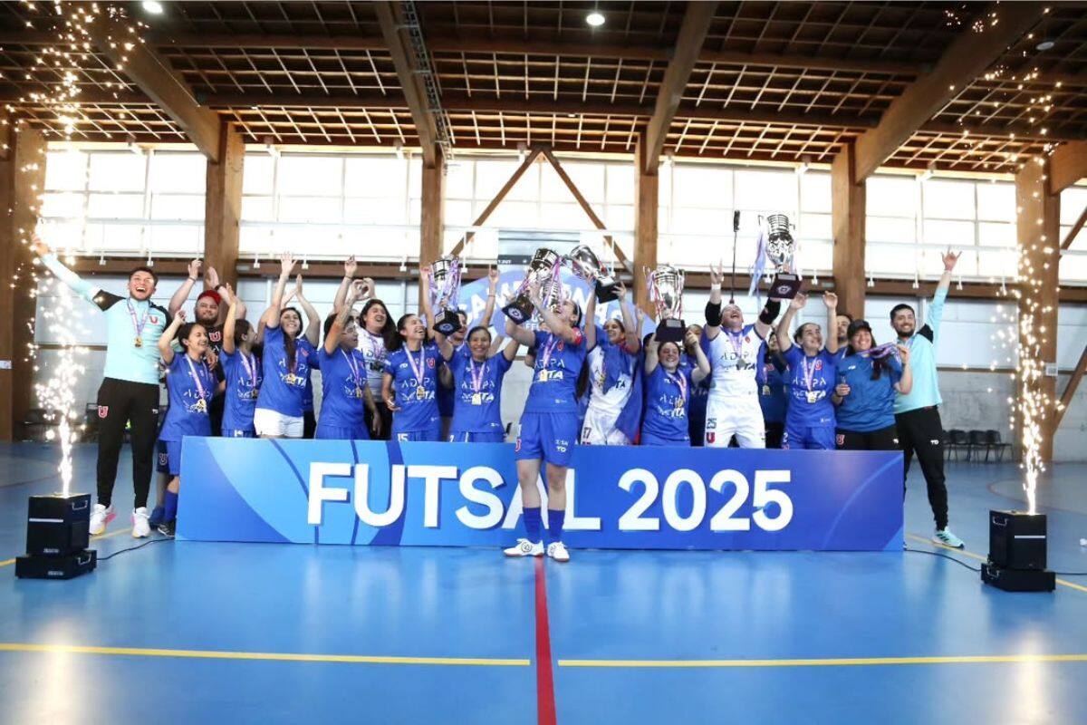 La U es hexacampeona de futsal femenino. Foto: @uchfutsal.cl en Instagram.