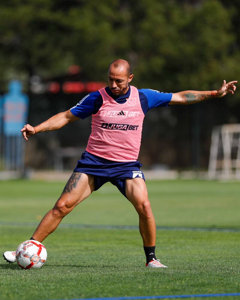 Marcelo Díaz se perfila como titular en el primer partido del año de la U. Foto: @udechile.