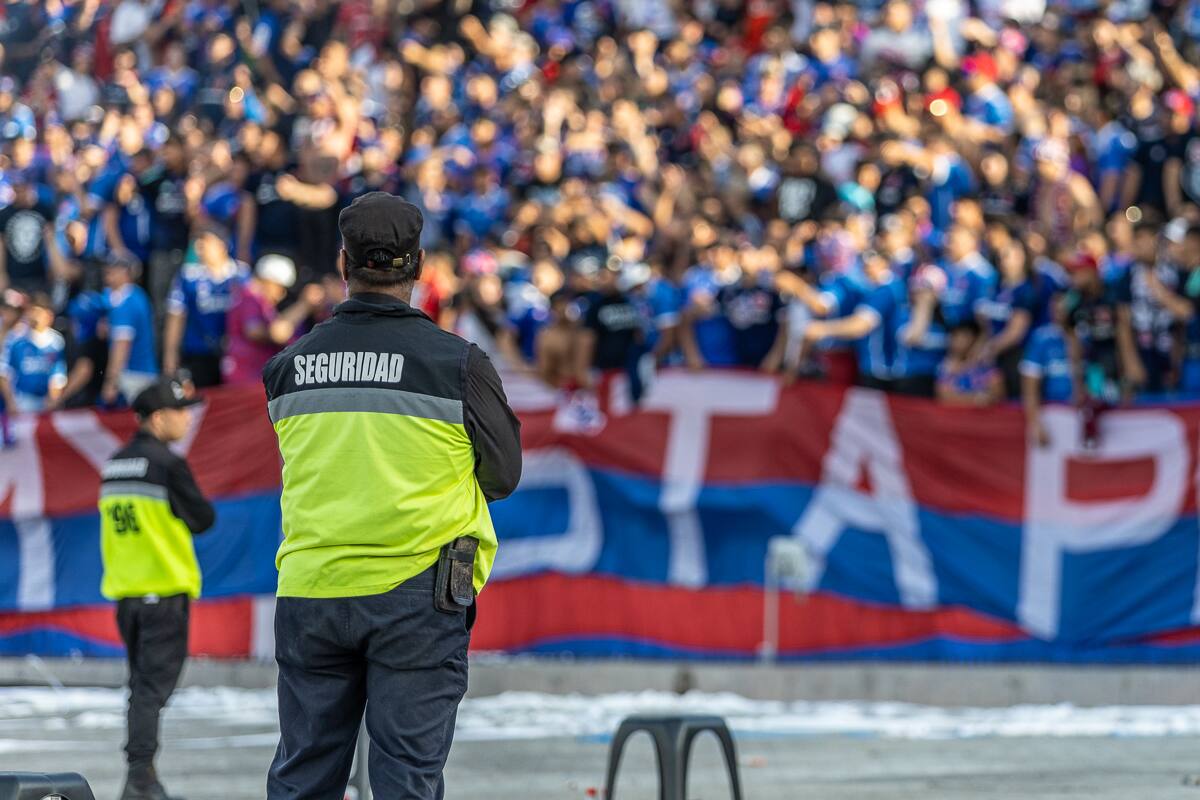 Curso por mal trato a Cecilia Pérez y posibles acciones legales: el hombre que enfurece a U. de Chile.