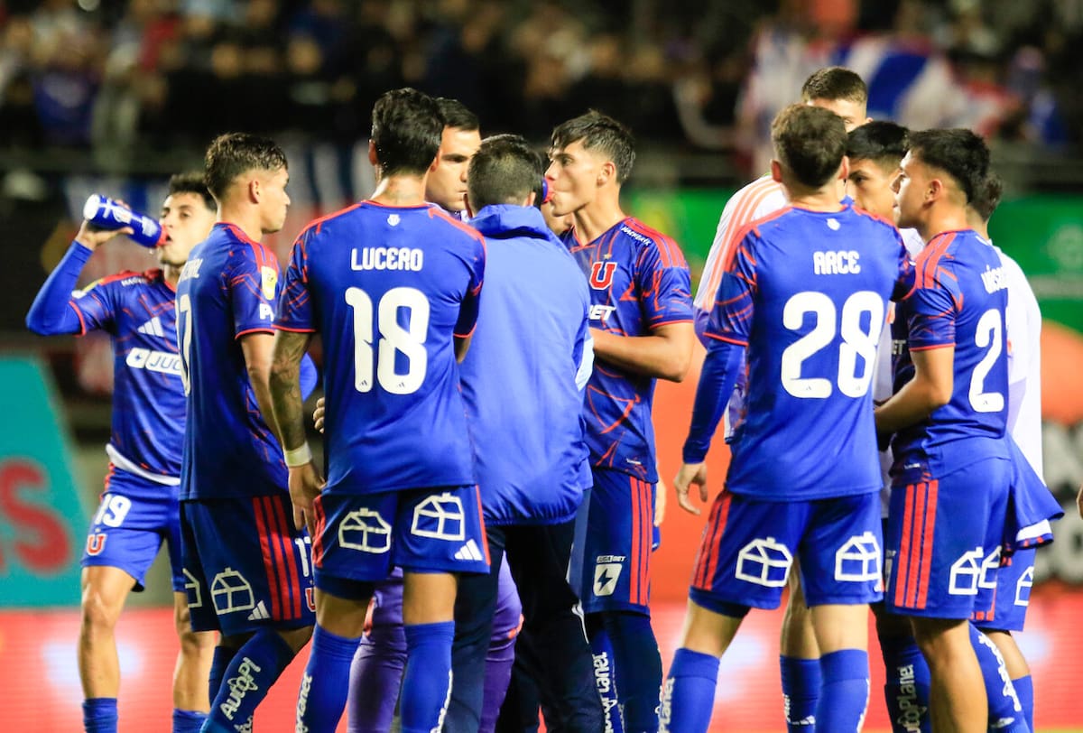 En la U alistan un reclamo formal contra Roberto Tobar. Foto: Aton.