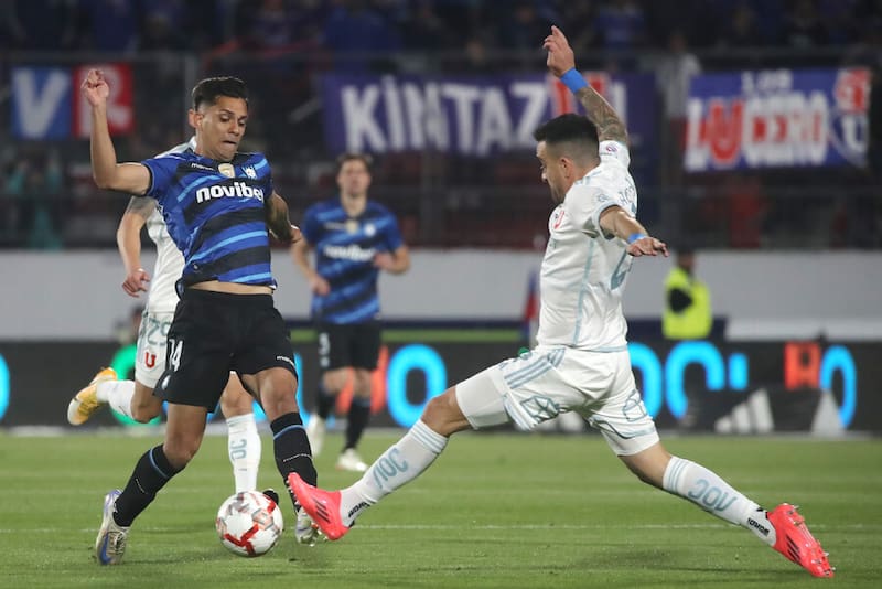 Matías Zaldivia fue una de las figuras del triunfo de la U sobre Huachipato. Foto: Aton.