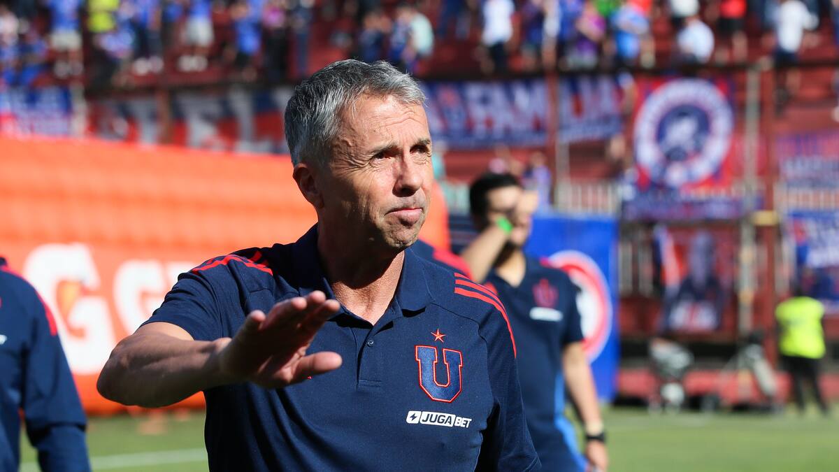 Entre el desgaste y el silencio: la trama que aleja a Gustavo Álvarez en U. de Chile
