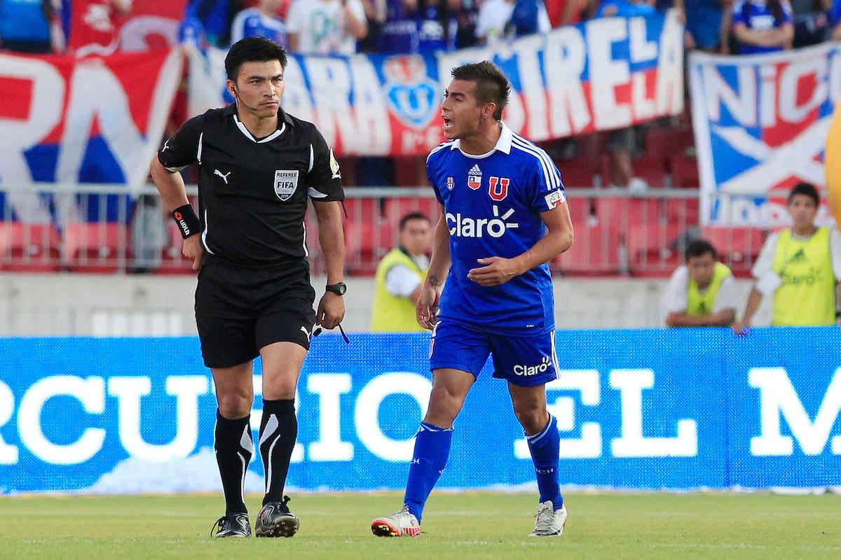 Eduardo Vargas disputó su último Clásico Universitario 2011. Foto: Photosport.