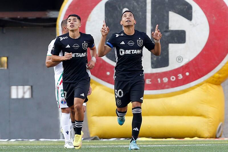 Los azules derrotaron 2-1 a Audax Italiano con goles de Lucas Assadi y Cristian Palacios.
Dragomir Yankovic/Photosport