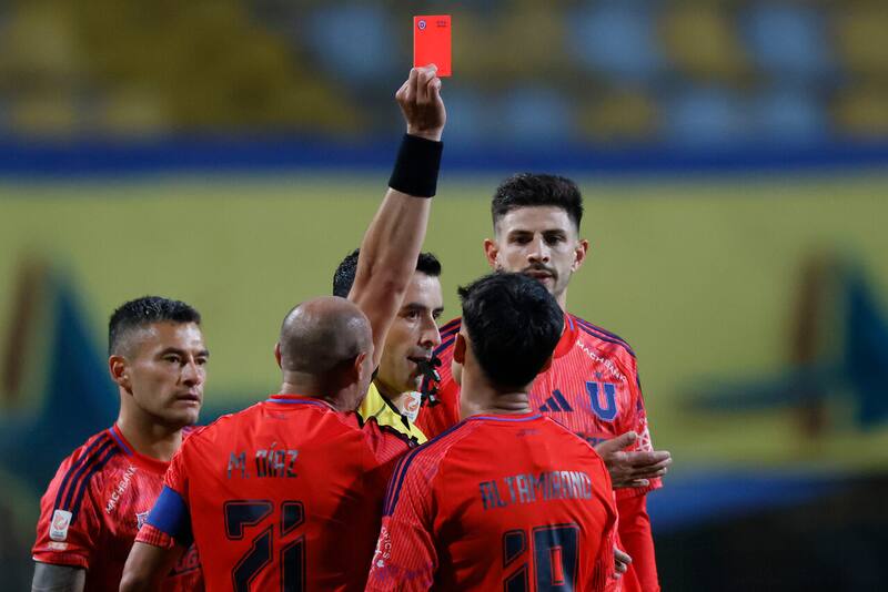 “Ahora los árbitros se lavan las manos y dicen chao; acá de perjudicó a la U”. Foto: Aton.