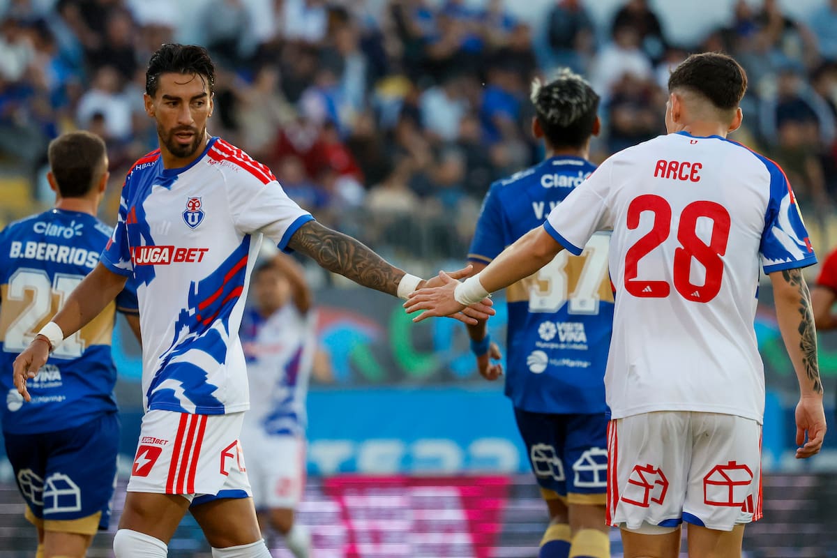 Arce y Lucero en el duelo ante Everton. Foto: Aton.