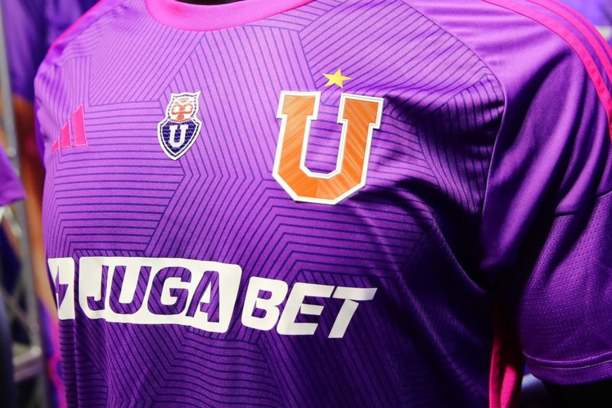 Nueva camiseta morada de la U.