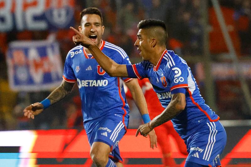 Leandro Fernández celebrando el triunfo de la U.