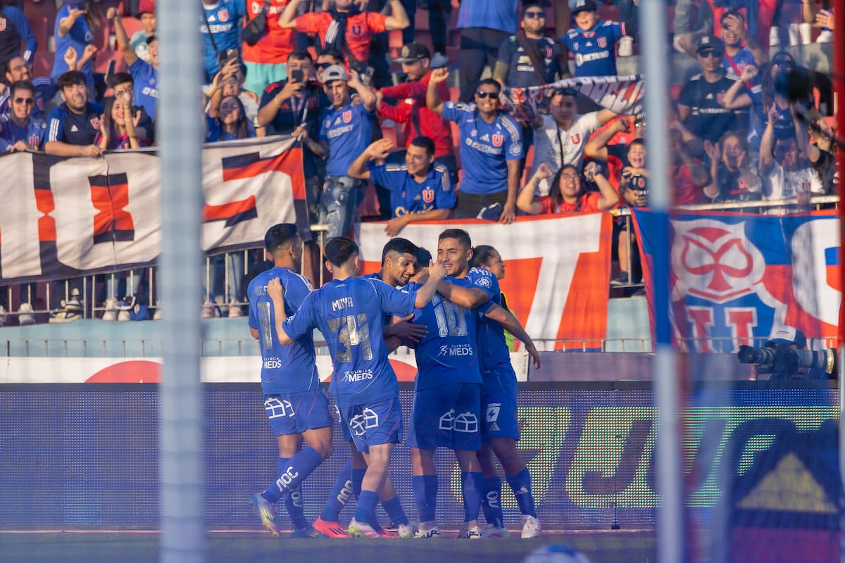 Jugadores celebran el gol de Lucas Assadi en el duelo frente a O'Higgins por la Liga de Primera. Foto: Felipe Escobedo