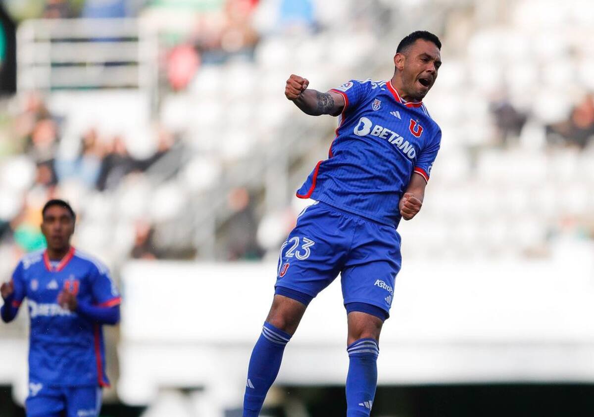 Nery Domínguez tras anotar en el partido amistoso de la U con Deportes Temuco. Foto: @udechile