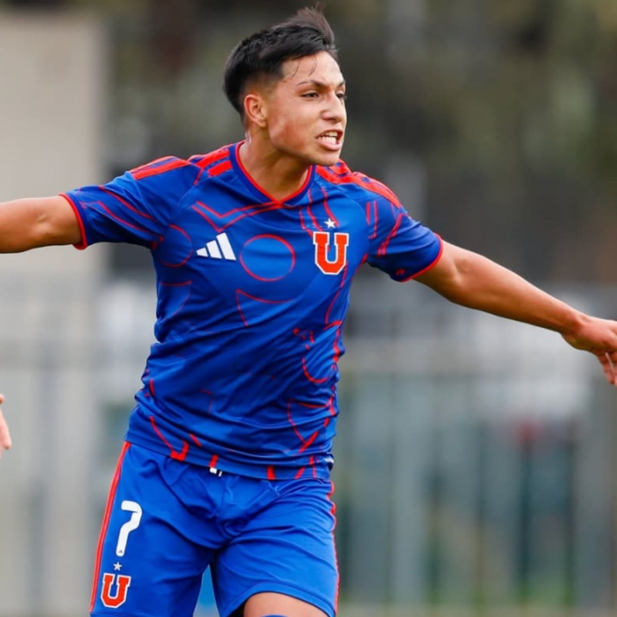 Quién es Diego Cofré, el refuerzo silencioso de la U que venció un cáncer y ahora le hizo dos goles a Colo-Colo