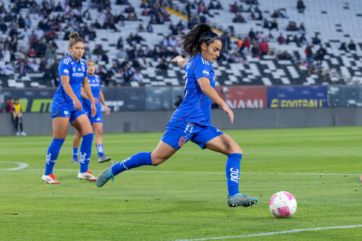 Sacó la cara por la U: la única representación azul en la Gala Crack 2025. Foto: Felipe Escobedo