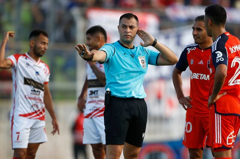 El árbitro Diego Flores denunció a la U.