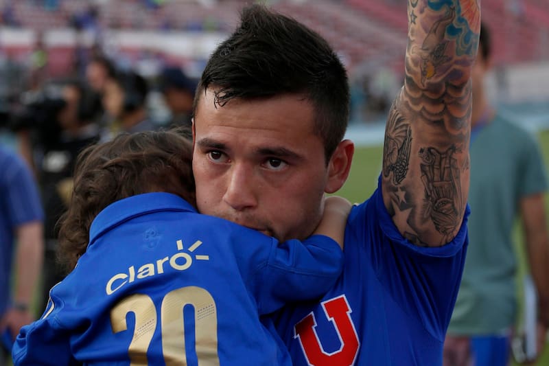 Charles Aránguiz, el día de la despedida de la U, en 2013.