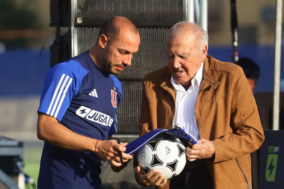 Sergio Navarro, ídolo de la U, junto a Marcelo Díaz.