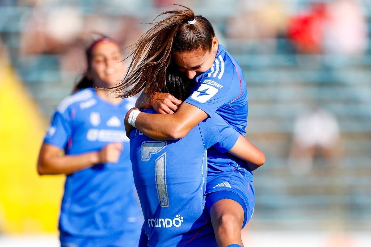 Las azules aseguraron su cupo en la final y se medirán ante Colo Colo. Foto: @Udechilefem.