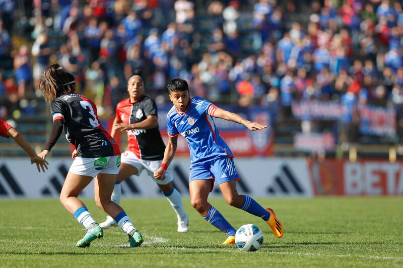 Universidad de Chile derrotó a Deportes Antofagasta y se mantuvo firme como el puntero de Primera División. Foto: Javiera Mera / Prensa U de Chile.