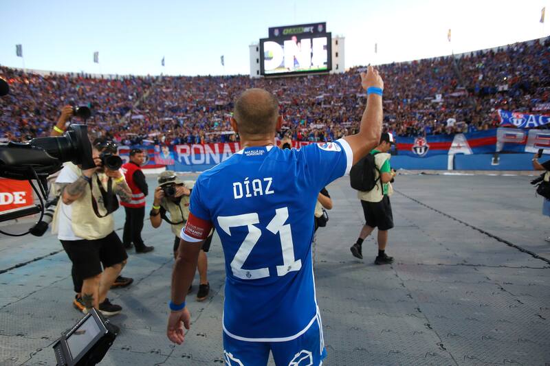 El equipo de Universidad de Chile celebra el triunfo contra Audax Italiano.