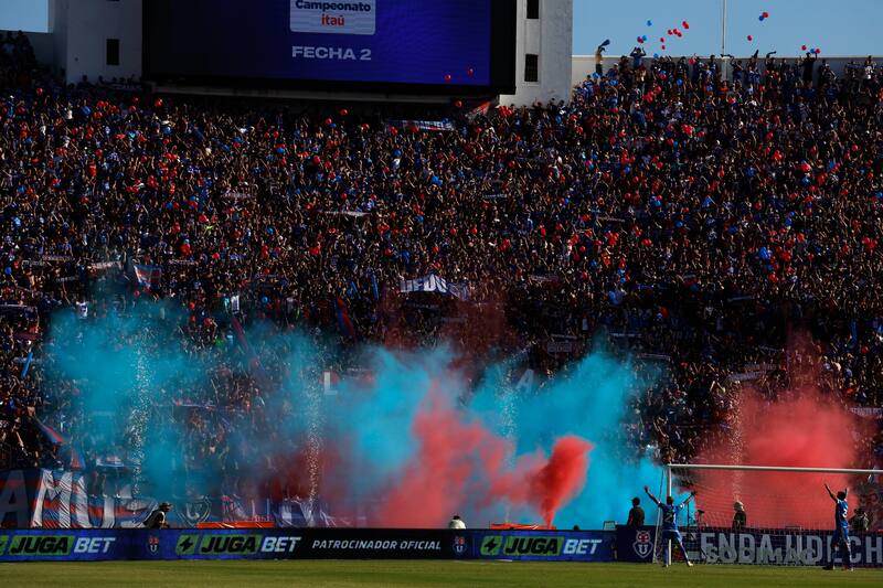 Hinchas de Universidad de Chile en el Estadio Nacional.