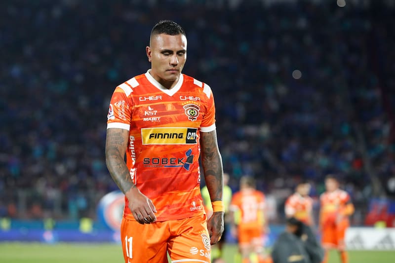 Los jugadores de Cobreloa se lamentan luego de perder el partido contra Universidad de Chile.