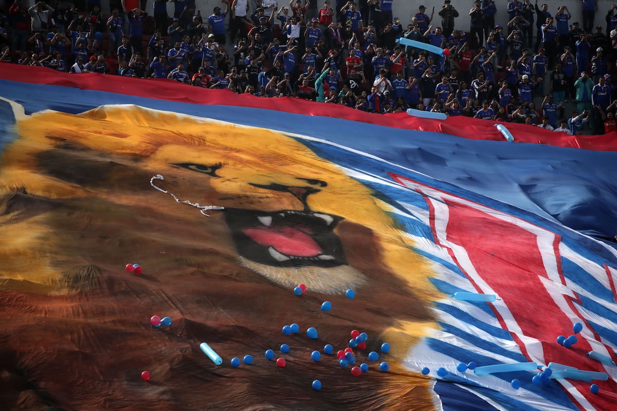 Hinchas de Universidad de Chile en el Estadio Nacional