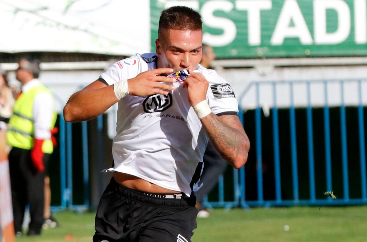 Javier Parraguez se lució con este gol en la práctica de Colo-Colo