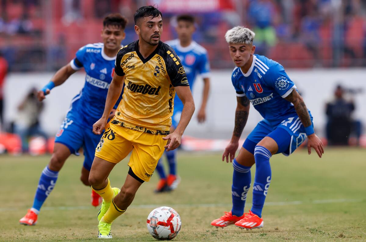La U fue con todo por figura del Campeonato Nacional y recibió feroz portazo