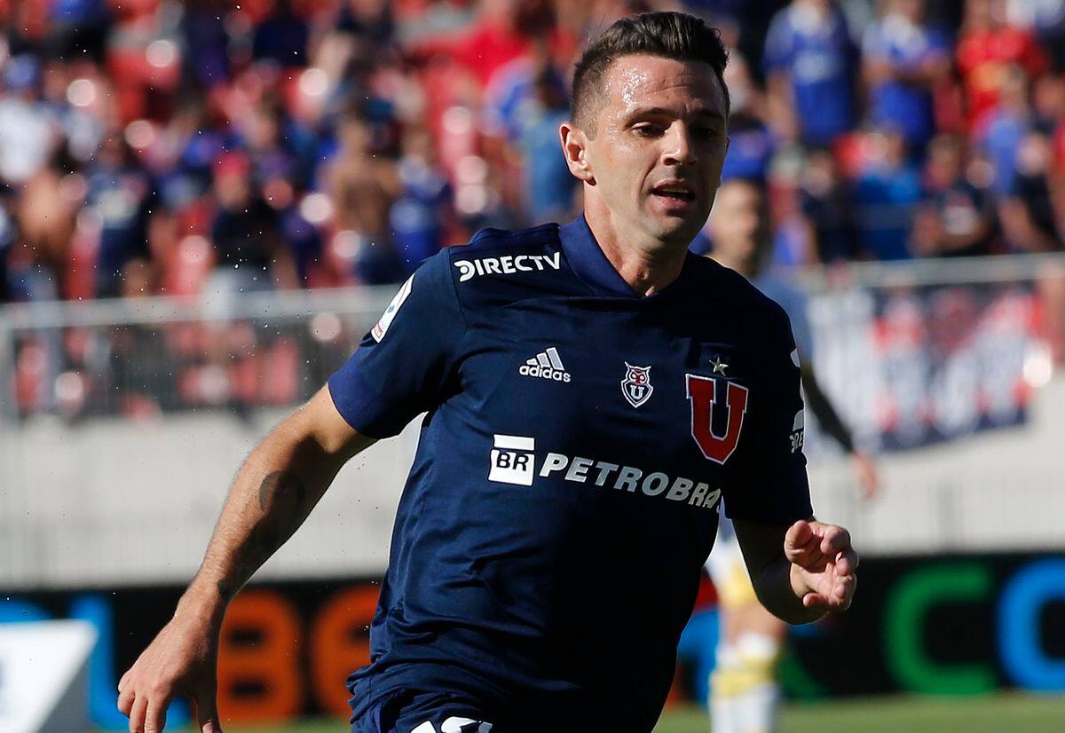 Futbol, Universidad de Chile vs Coquimbo Unido
Quinta fecha, campeonato Nacional 2020.
El jugador de Universidad de Chile Walter Montillo controla la pelota durante el partido de primera division disputado contra Coquimbo Unido en el estadio Nacional de Santiago, Chile.
23/02/2020
Marcelo Hernandez/Photosport
Football, Universidad de Chile vs Coquimbo Unido
Fifth date, National Championship 2020.
Universidad de Chile's player Walter Montillo controls the ball during the first division football match played against Coquimbo Unido at the Nacional stadium in Santiago, Chile.
23/02/2020
Marcelo Hernandez/Photosport