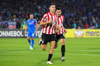 “Impresionante”: Figura de Estudiantes quedó maravillado con la hinchada de la U