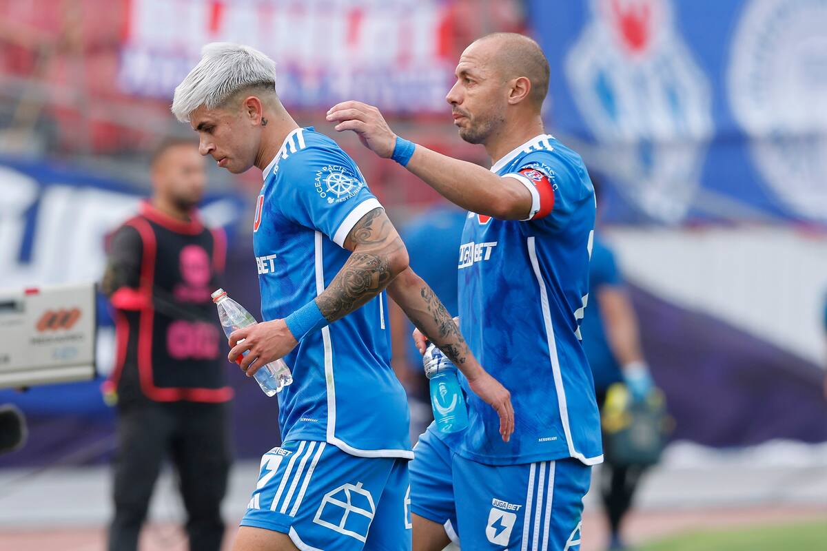 Los jugador de Universidad de Chile lamentan salir segundos.