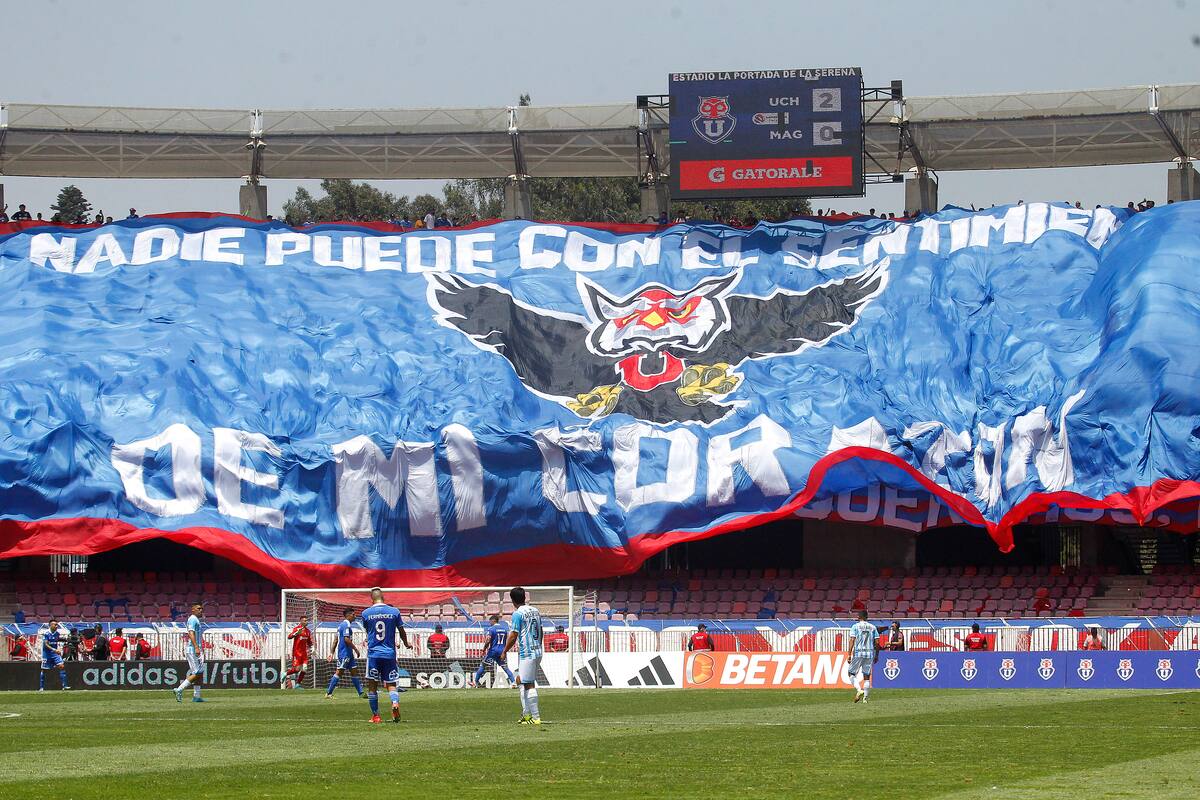 Hinchas de Universidad de Chile en La Serena.