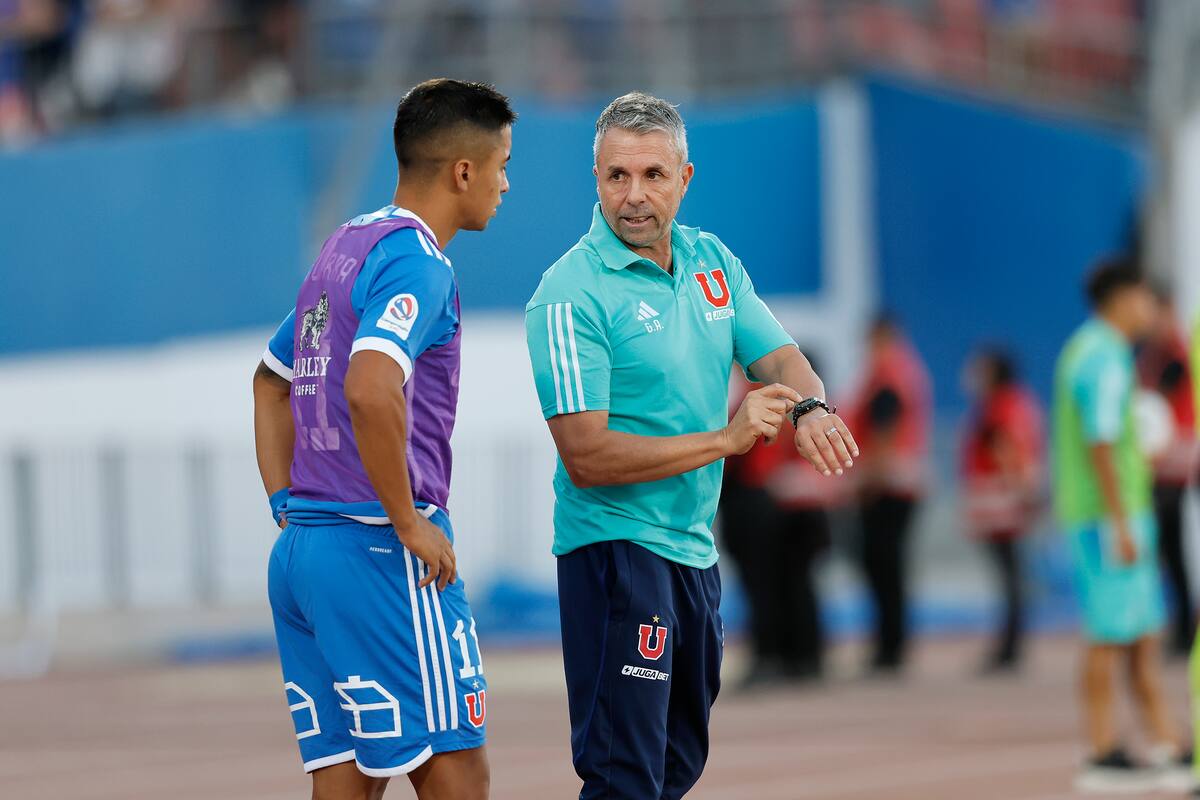 El entrenador de Universidad de Chile Gustavo Álvarez