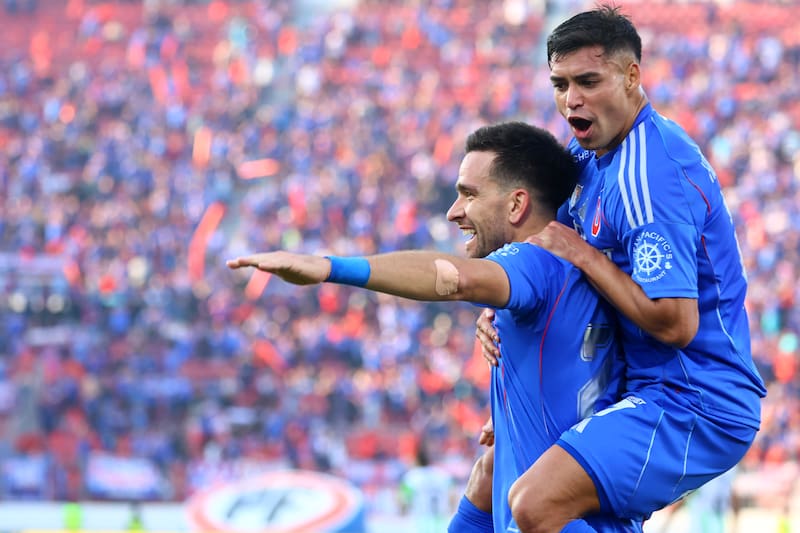 Jugadores de la U en el triunfo ante los celestes.
