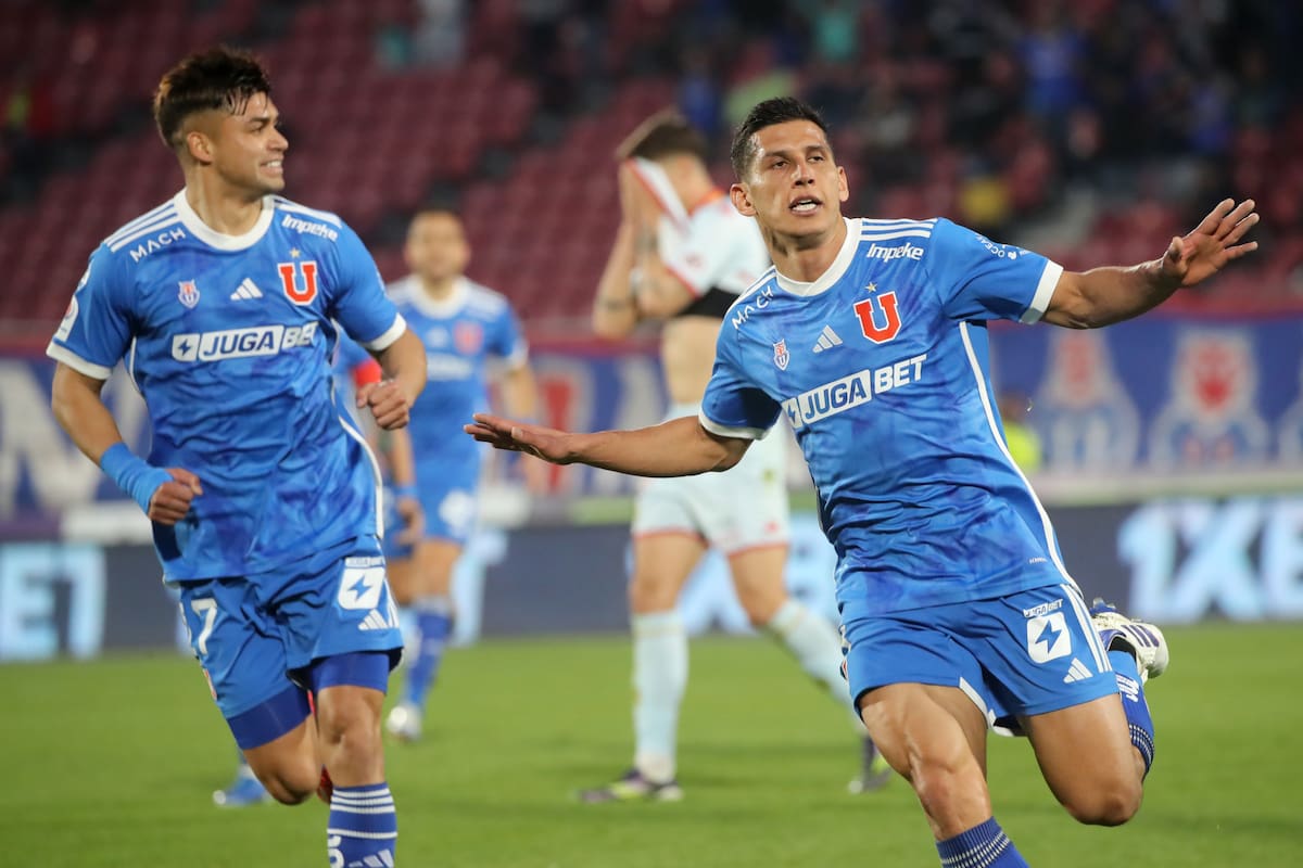 Israel Poblete celebra su gol contra Union Espanola.