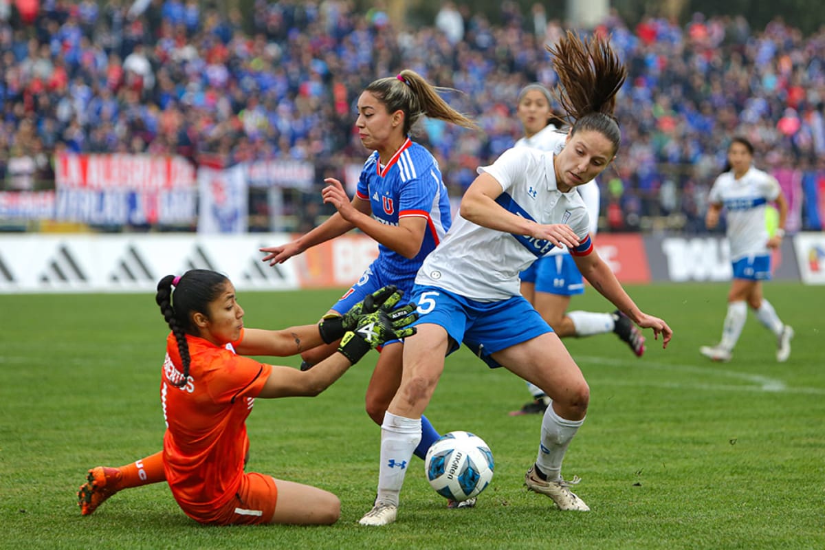 Clásico de dramático desenlace. La UC se impuso en los minutos finales, luego de ir 0-2 abajo en el marcador. Foto: Campeonato Chileno.