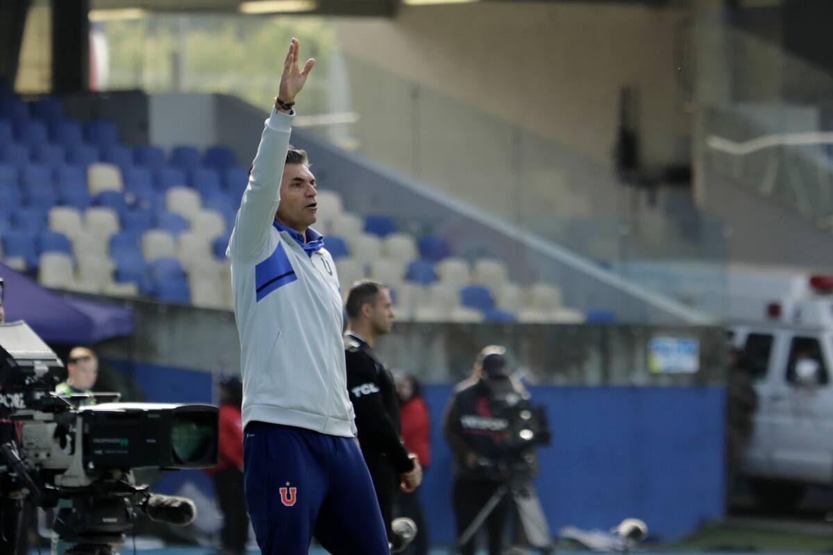 Mauricio Pellegrino debe tomar decisiones en Universidad de Chile.