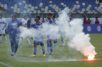 Futbolistas chilenos se cansan: “Si tuviera que llevar a mi familia al estadio, no jugaría tranquilo”