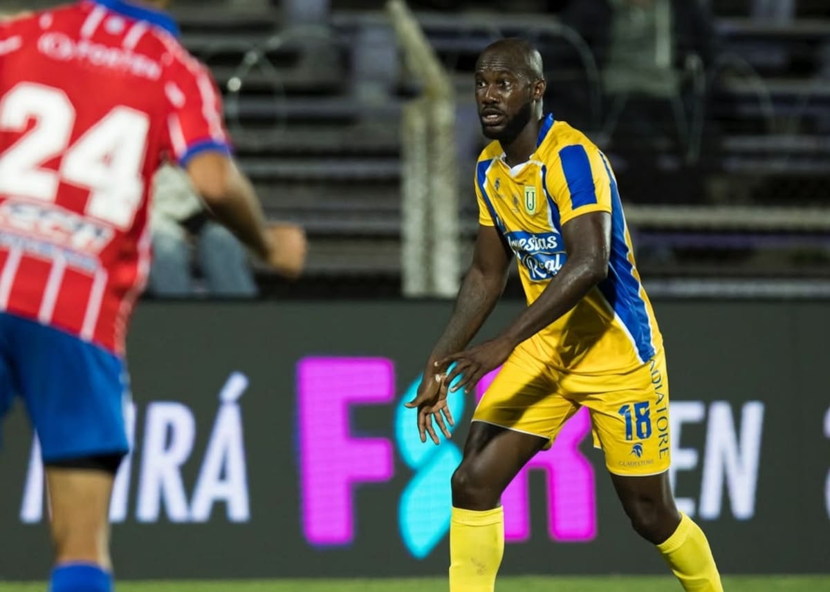 El Campanil debutó en la Serie Río de La Plata contra Central Español de Uruguay. Foto: @futboludec.