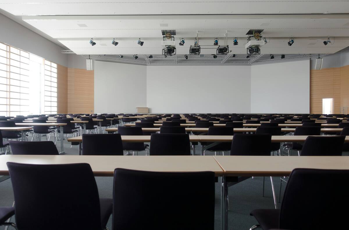 Algunas no están acreditadas: las CINCO universidades chilenas que no exigen puntaje PAES