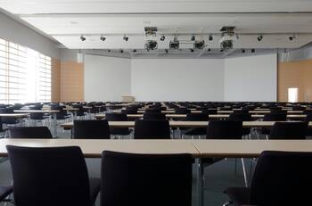 Algunas no están acreditadas: las CINCO universidades chilenas que no exigen puntaje PAES