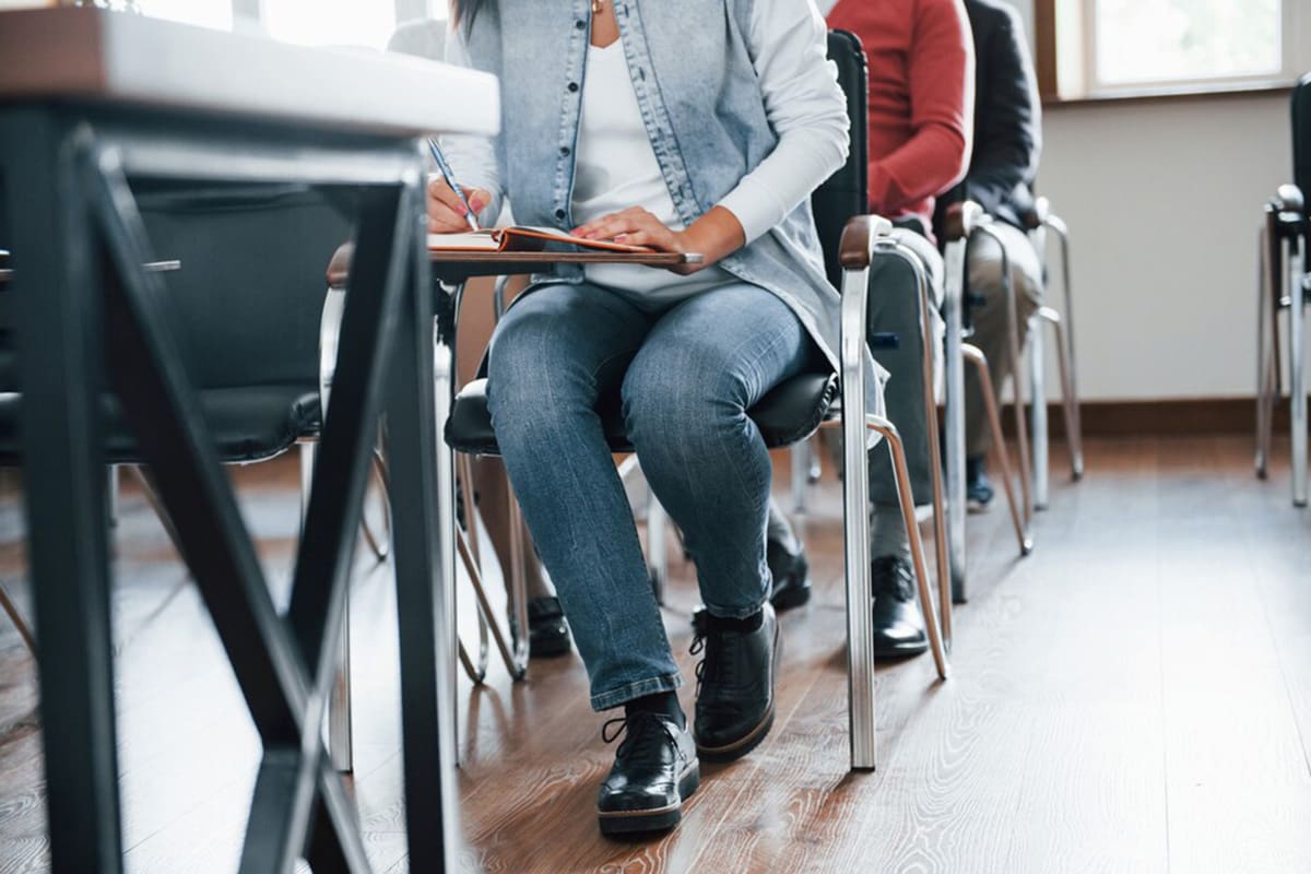 Conoce la retención de estudiantes por cada casa de estudios. Créditos: Freepik.