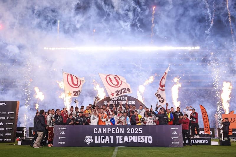 La U limeña se proclamó tricampeón del fútbol peruano, con el chileno Rodrigo Ureña como pieza fundamental del mediocampo. Foto: Conmebol.