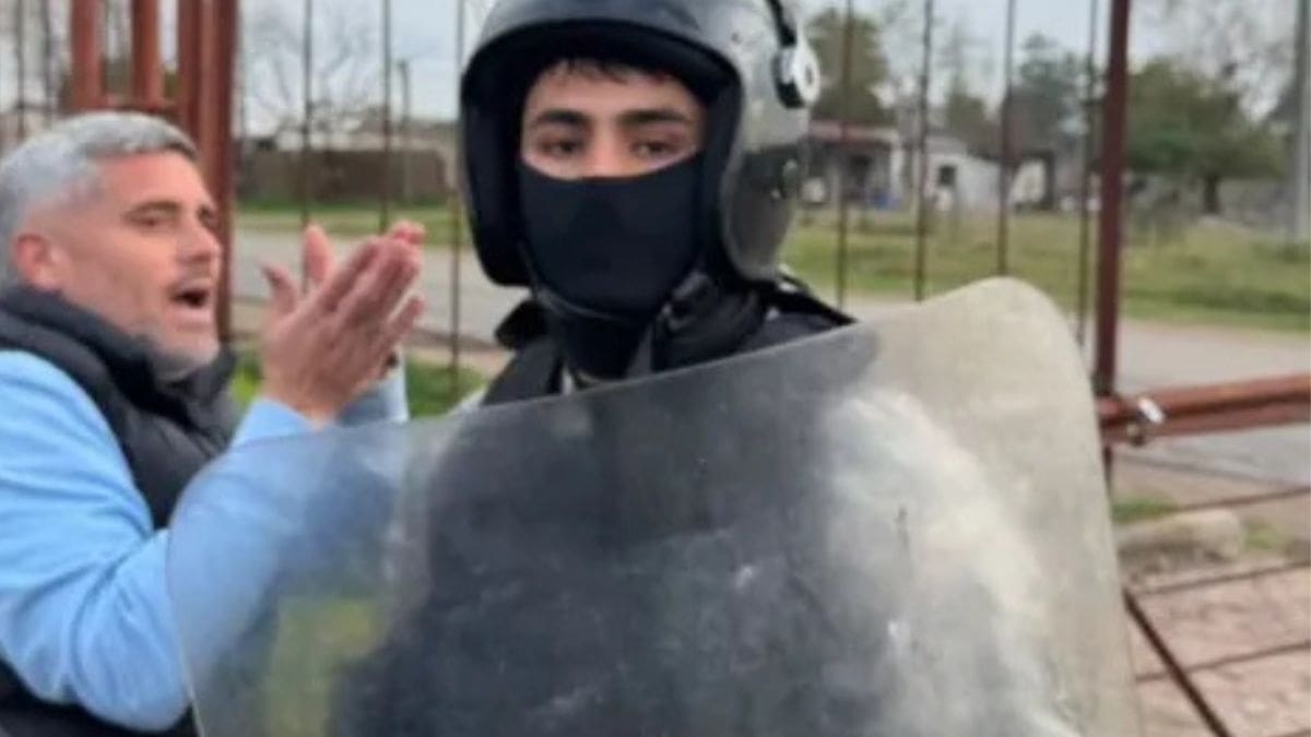 VIDEO | Caos: batalla campal tras un partido, la policía agredió a un jugador y se suspende todo el fútbol