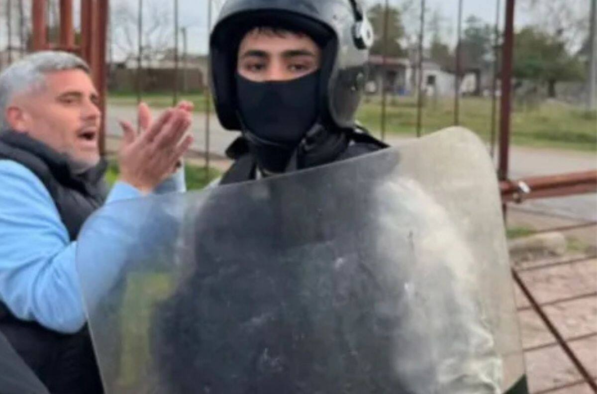 VIDEO | Caos: batalla campal tras un partido, la policía agredió a un jugador y se suspende todo el fútbol