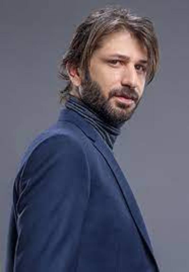 participa en "Un ladrón romántico".